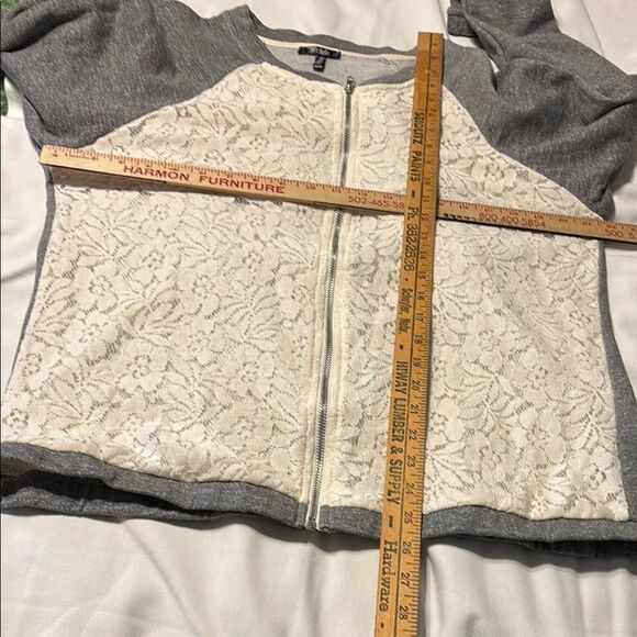 Gray and Cream Lace Zip-Up cardigan/top - Picture 4 of 7